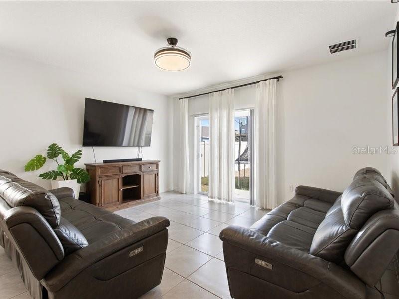 Image 13 of 43 For 1157 Cascades Avenue