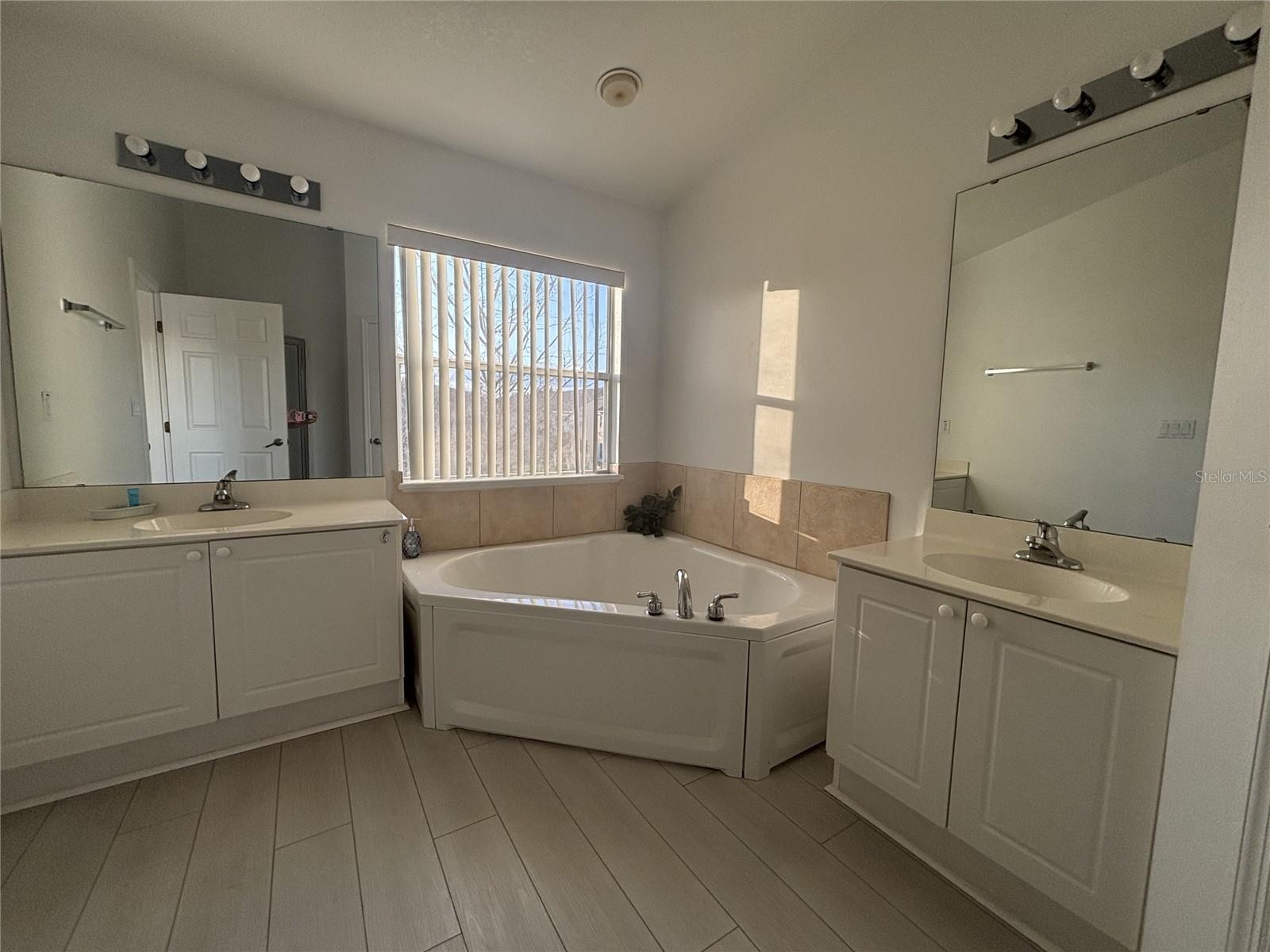 Image 14 of 18 For 2833 Club Cortile Circle