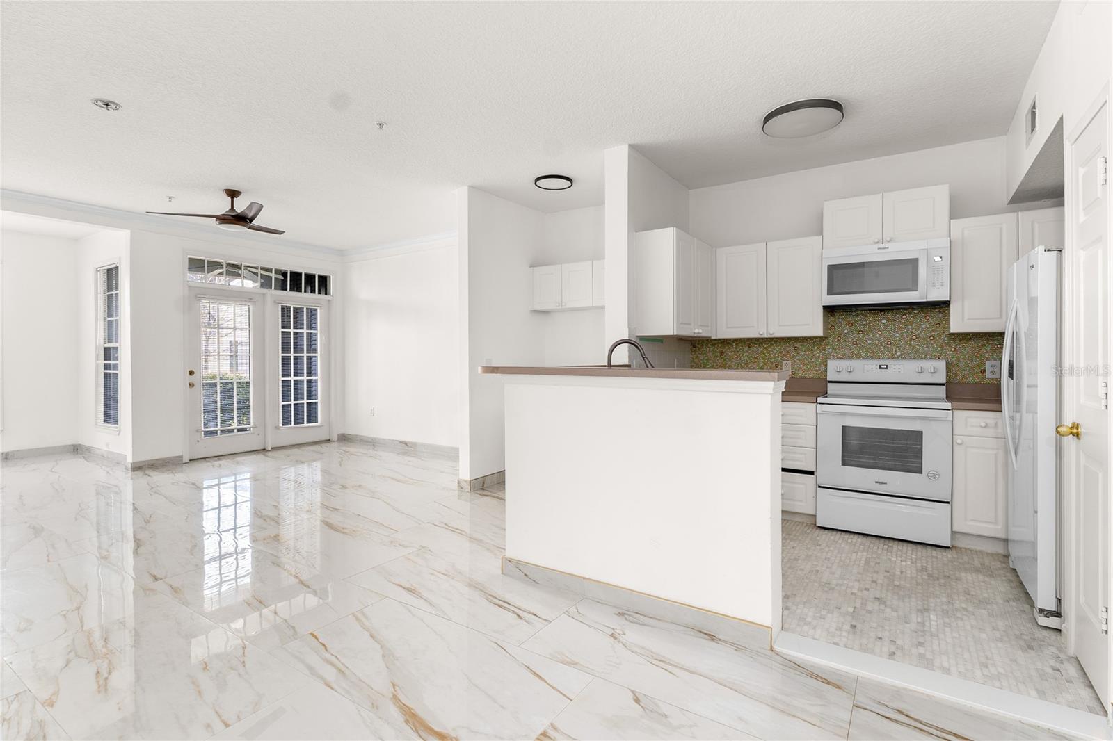 Image 12 of 21 For 239 Longview Avenue 112