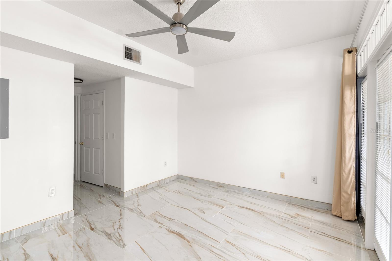 Image 20 of 21 For 239 Longview Avenue 112