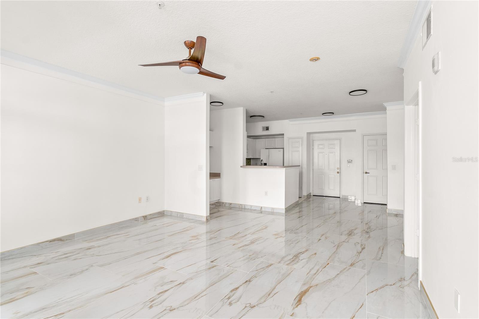 Image 5 of 21 For 239 Longview Avenue 112