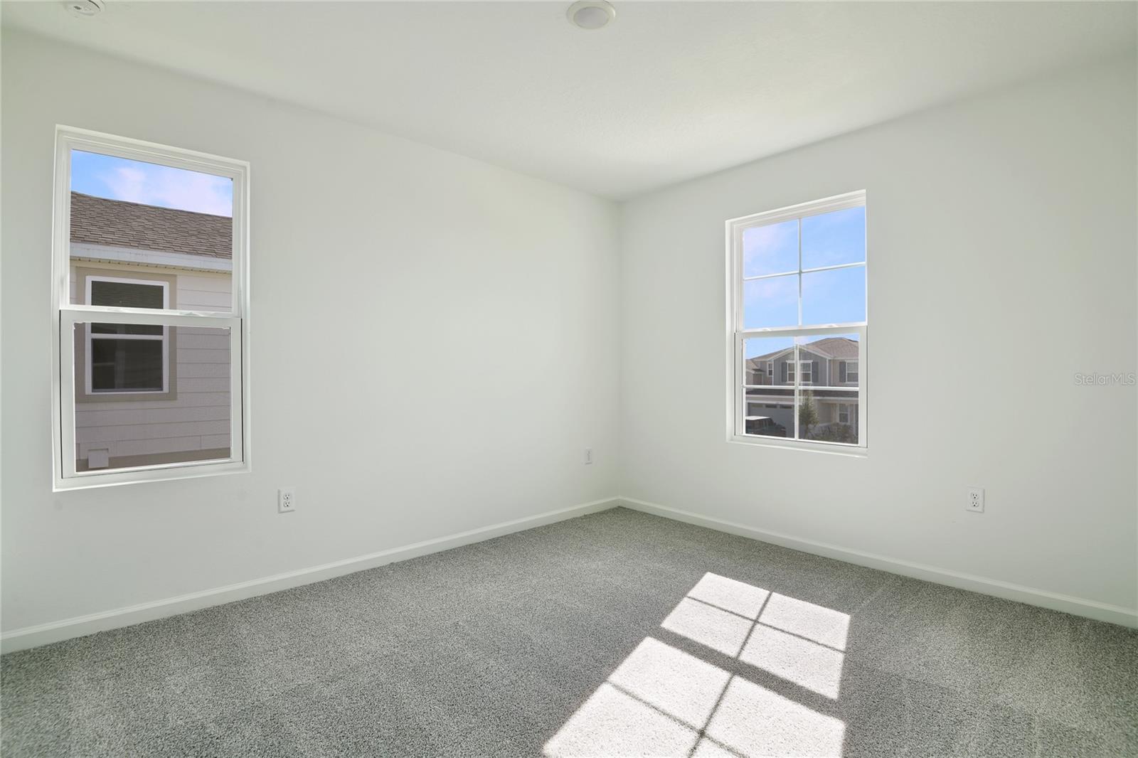 Image 12 of 17 For 1253 Daisy Hill Avenue