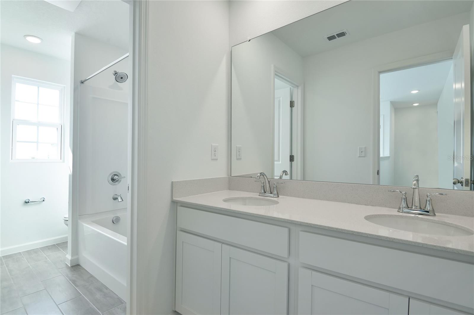 Image 13 of 17 For 1253 Daisy Hill Avenue