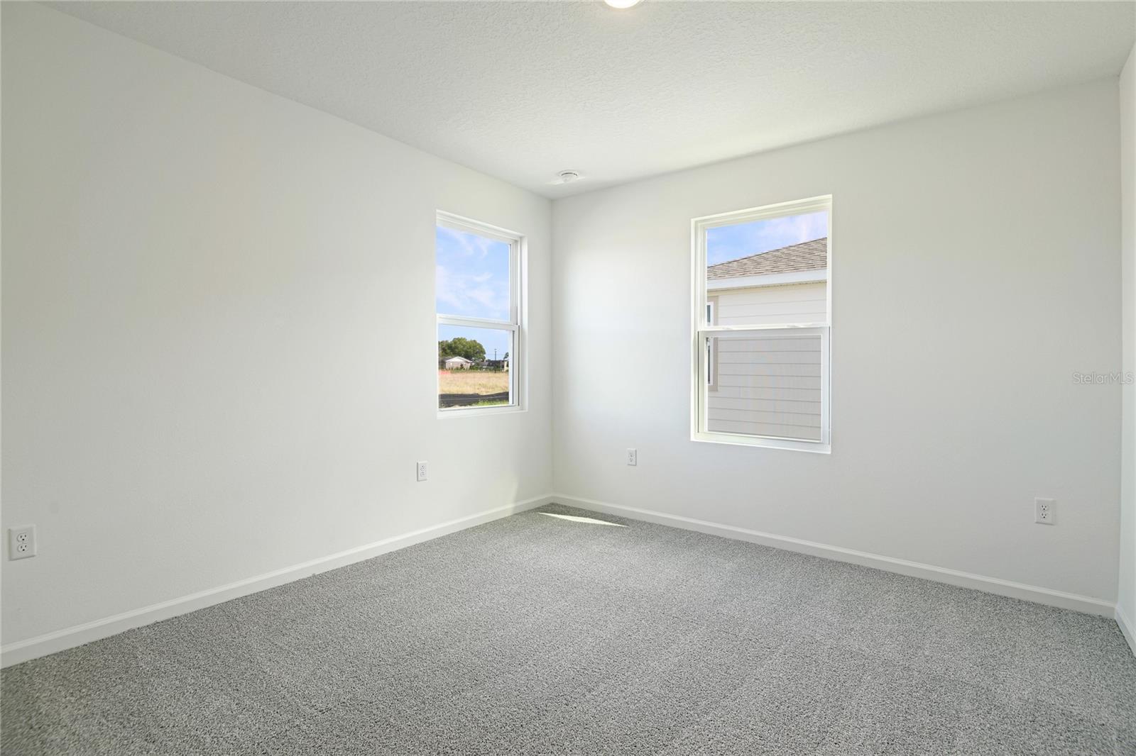 Image 15 of 17 For 1253 Daisy Hill Avenue