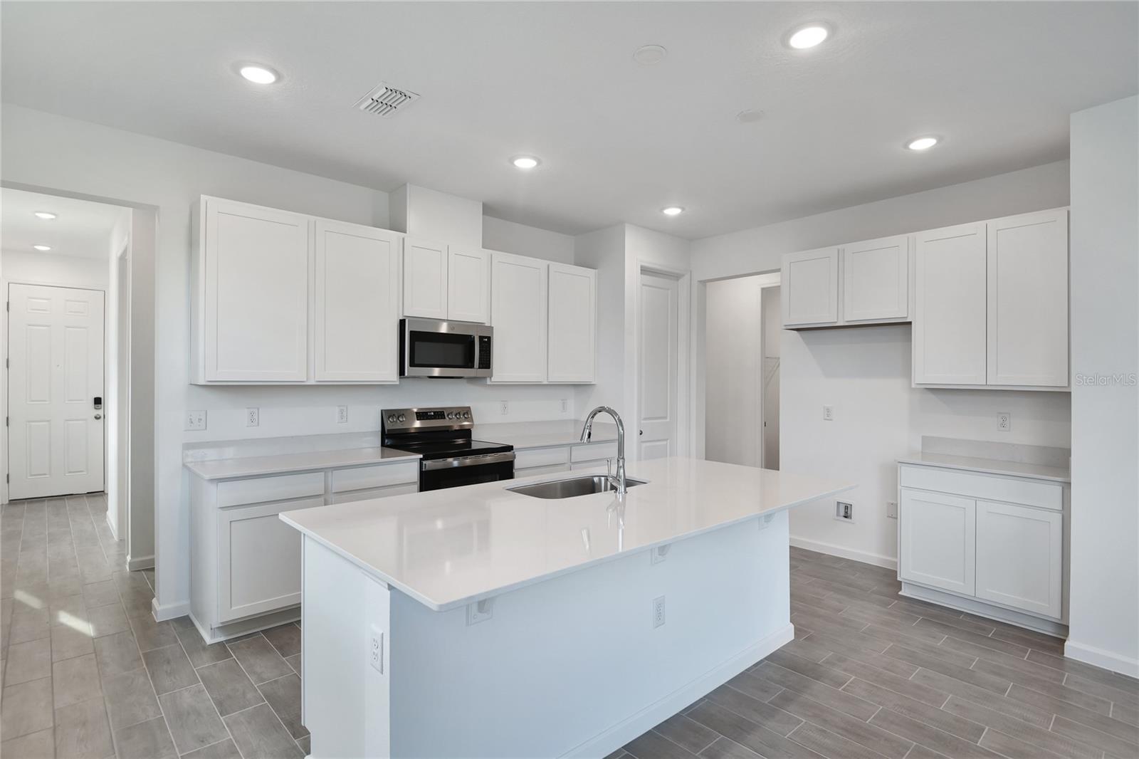 Image 4 of 17 For 1253 Daisy Hill Avenue