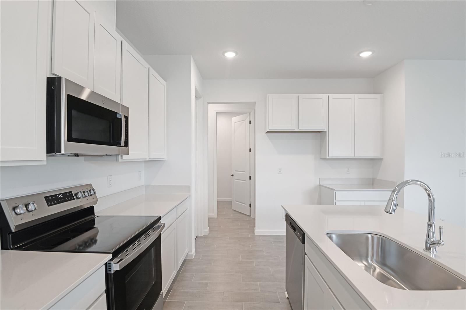 Image 5 of 17 For 1253 Daisy Hill Avenue