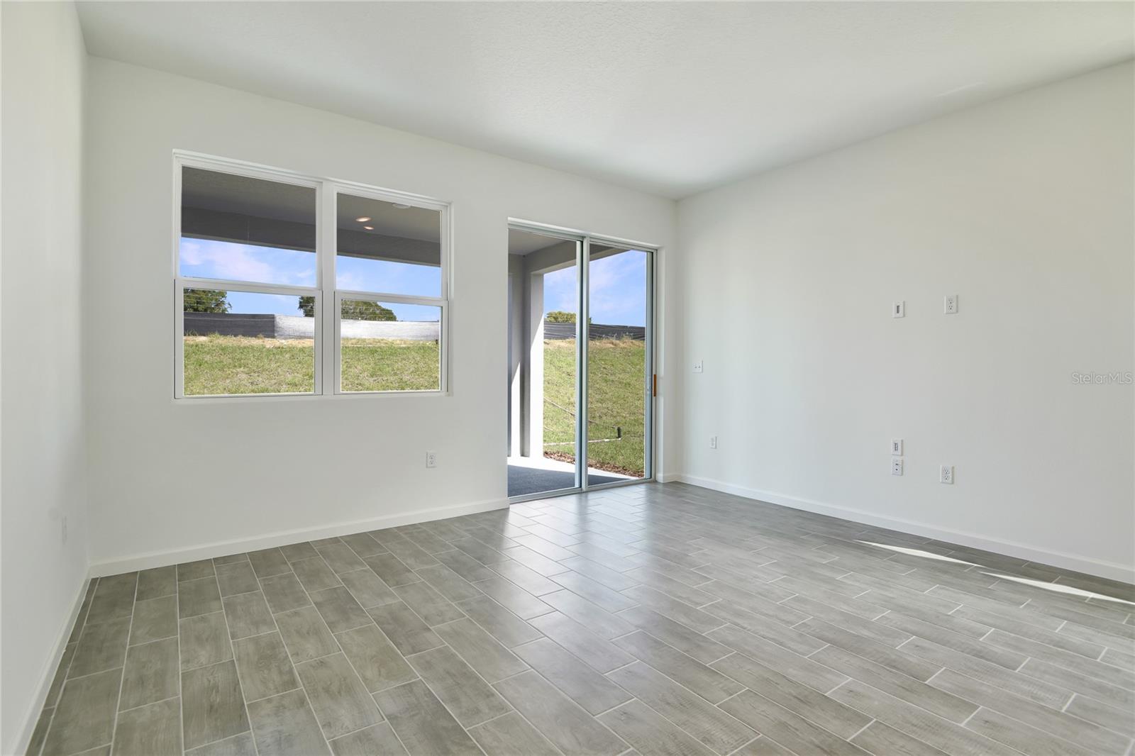 Image 8 of 17 For 1253 Daisy Hill Avenue