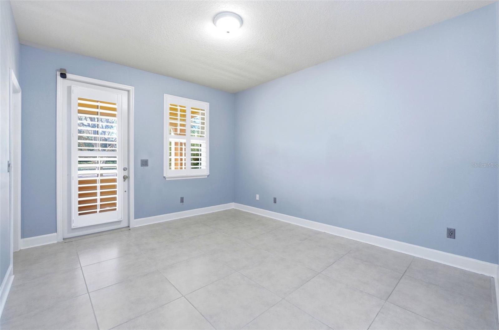 Image 26 of 37 For 12061 Breda Lane