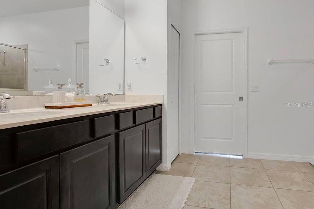 Listing photo id 15 for 2009 Napoli Drive