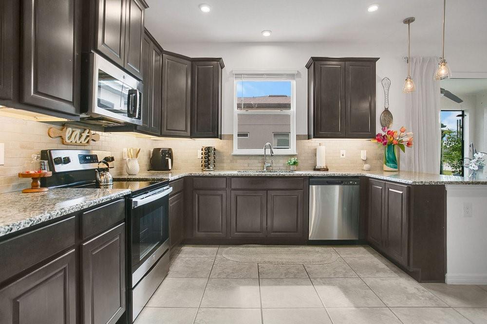 Listing photo id 3 for 2009 Napoli Drive