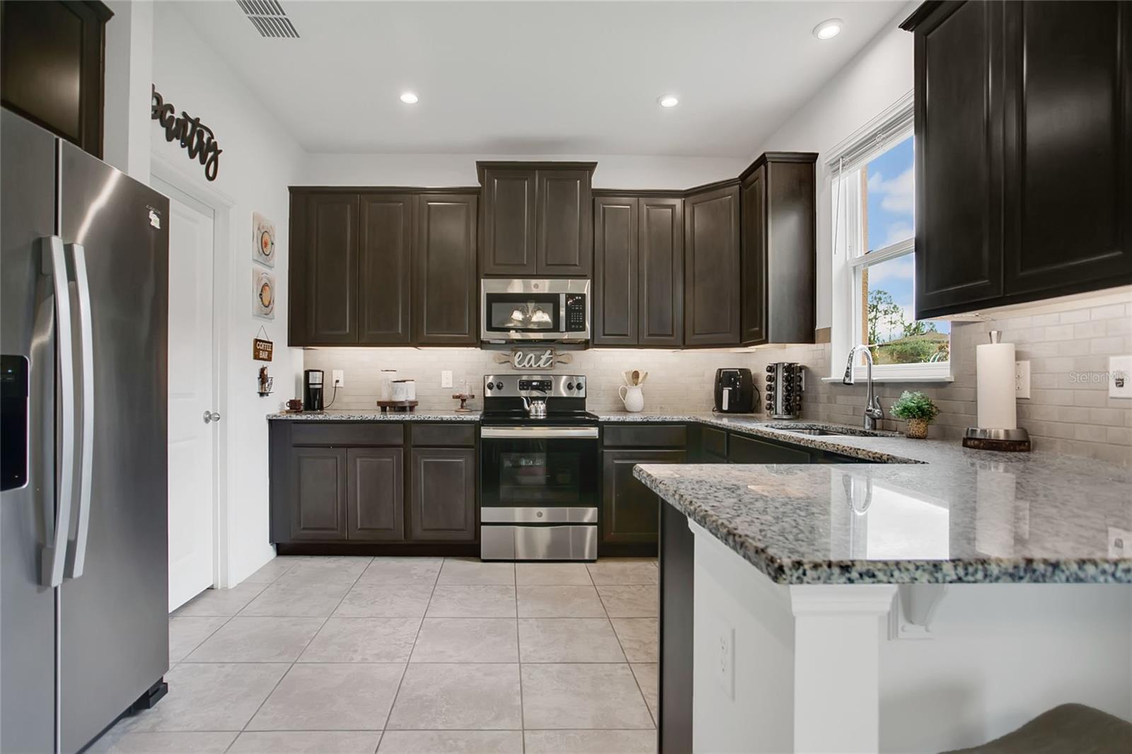 Listing photo id 4 for 2009 Napoli Drive