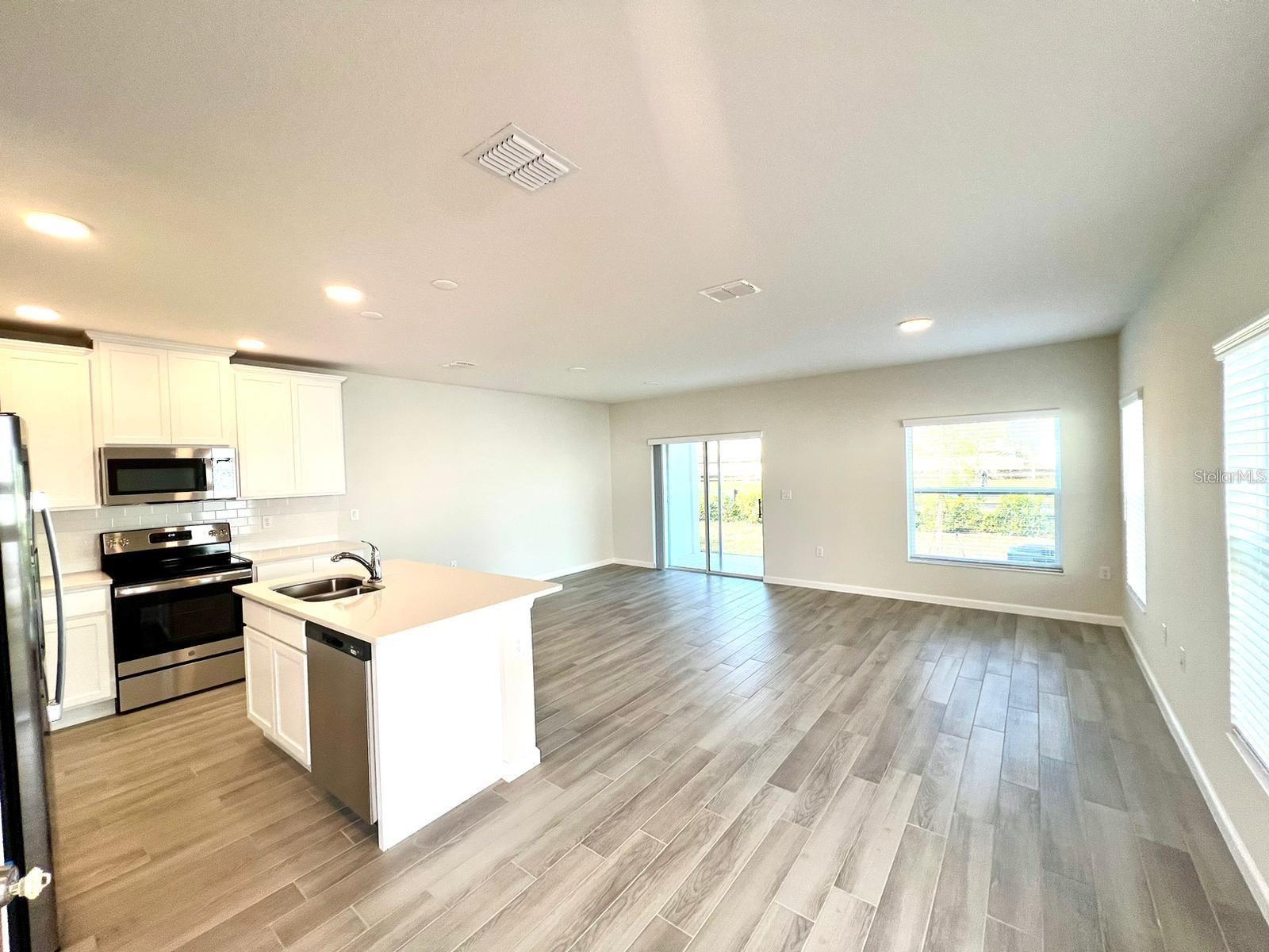 Image 8 of 21 For 2778 Narcoossee Commons Way