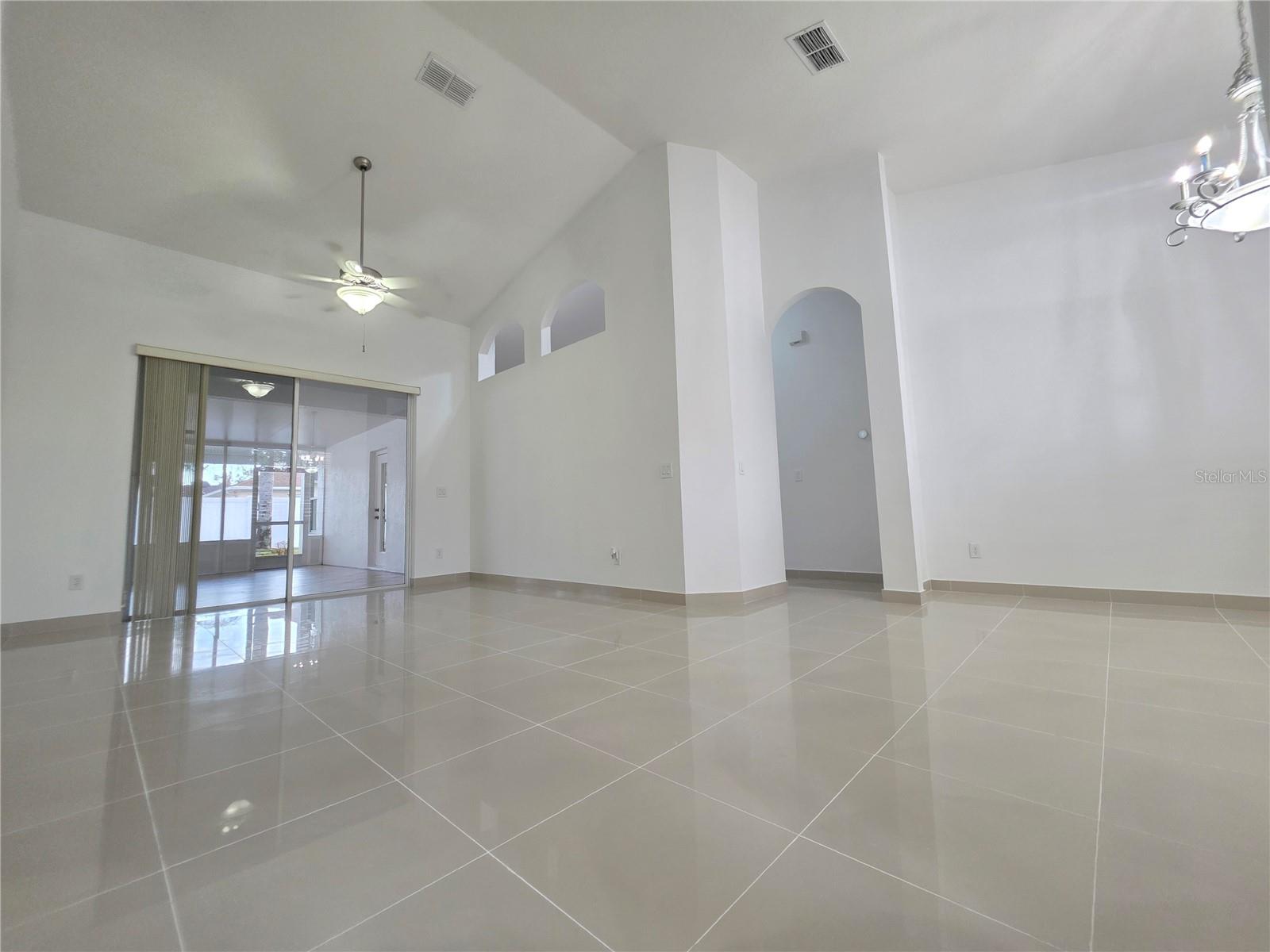 Listing photo id 23 for 13344 Rosemeade Cove