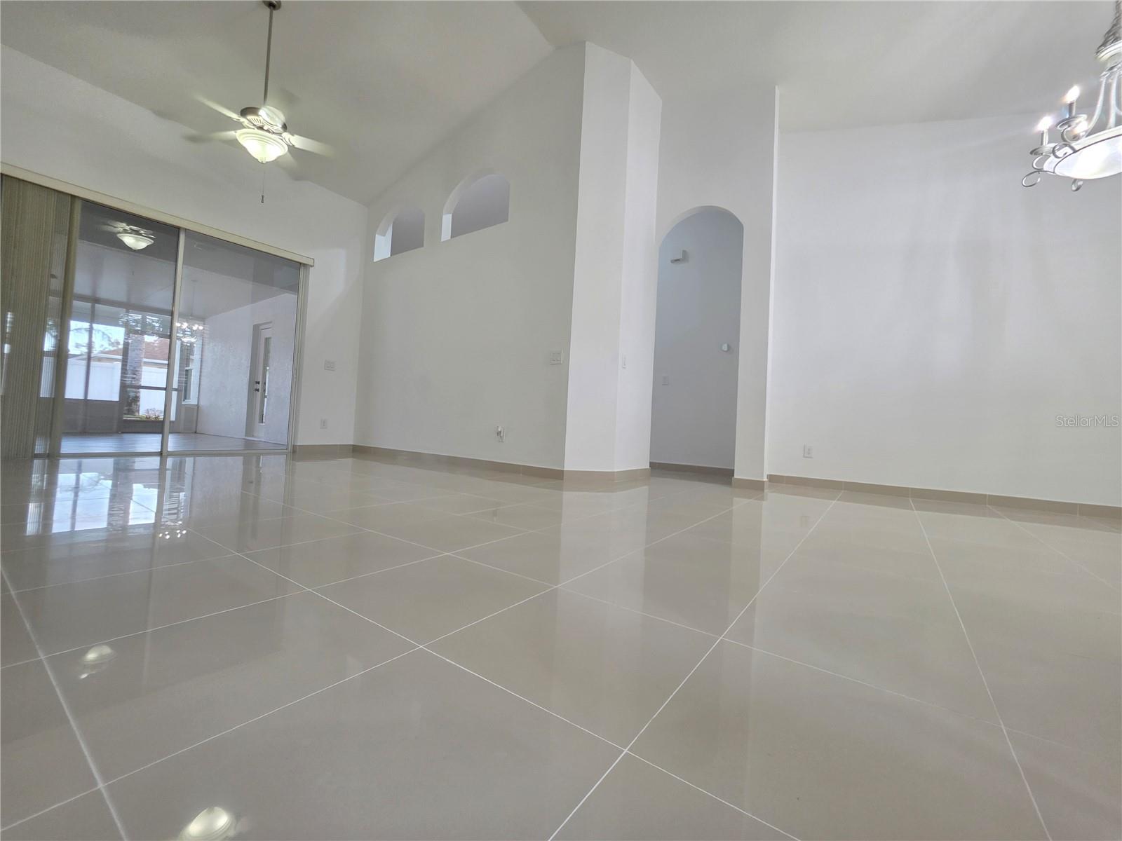 Listing photo id 24 for 13344 Rosemeade Cove