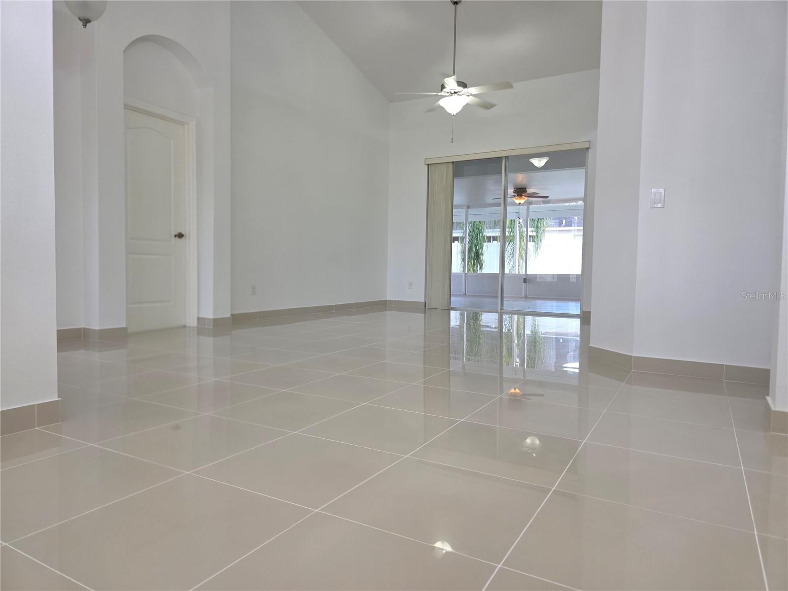 Listing photo id 25 for 13344 Rosemeade Cove