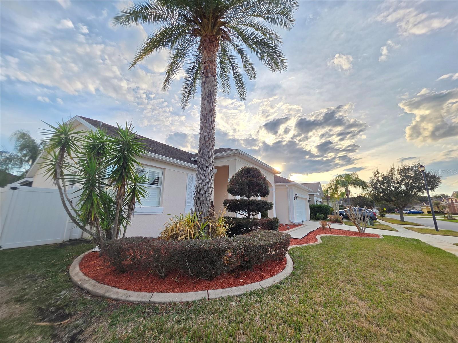 Listing photo id 2 for 13344 Rosemeade Cove