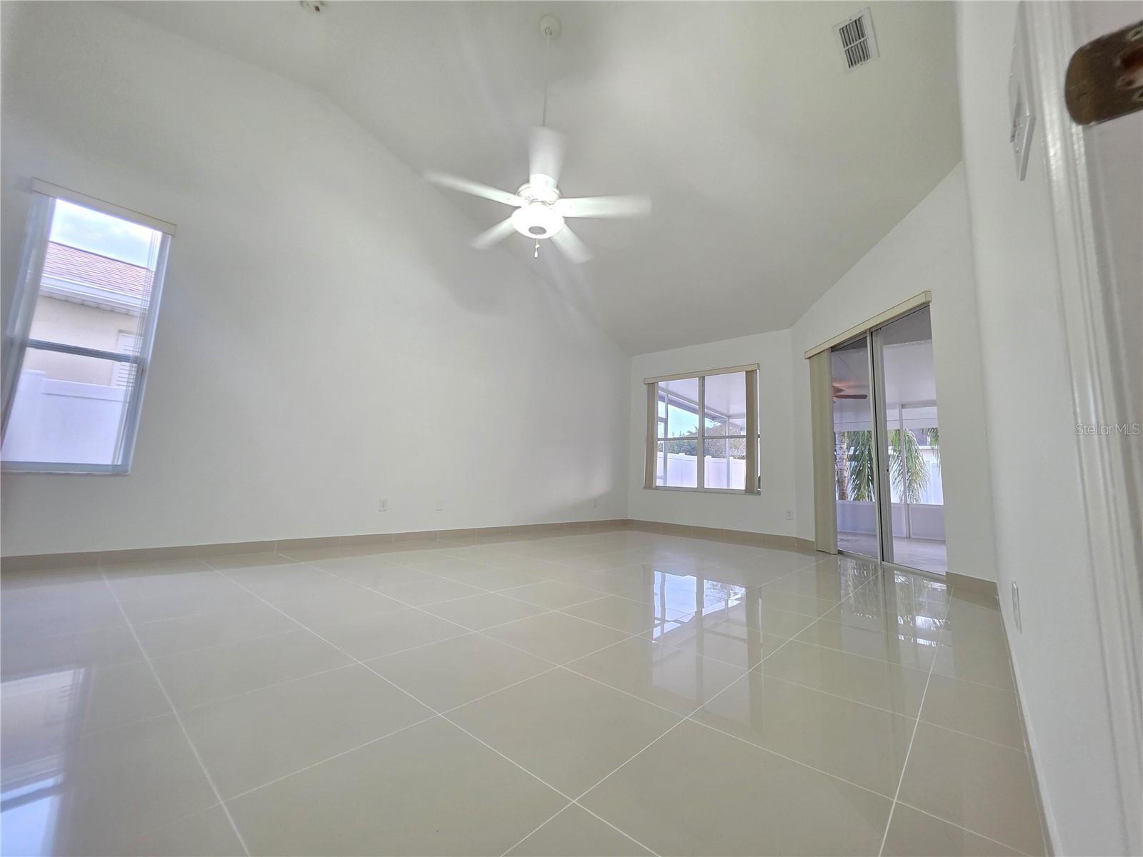 Listing photo id 39 for 13344 Rosemeade Cove