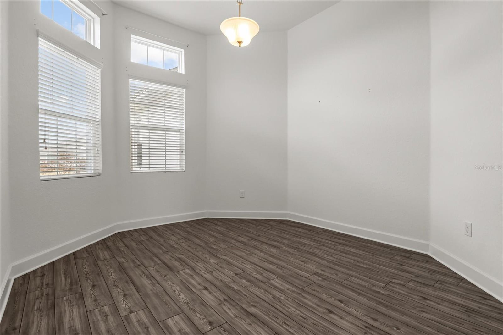 Image 12 of 51 For 530 Sanctuary Boulevard