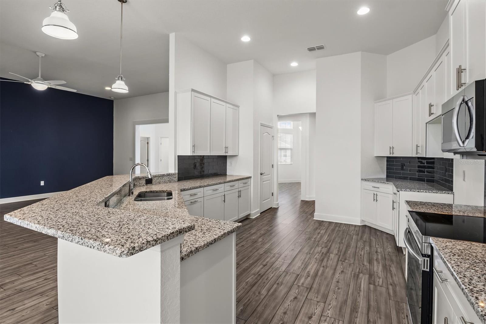 Image 16 of 51 For 530 Sanctuary Boulevard