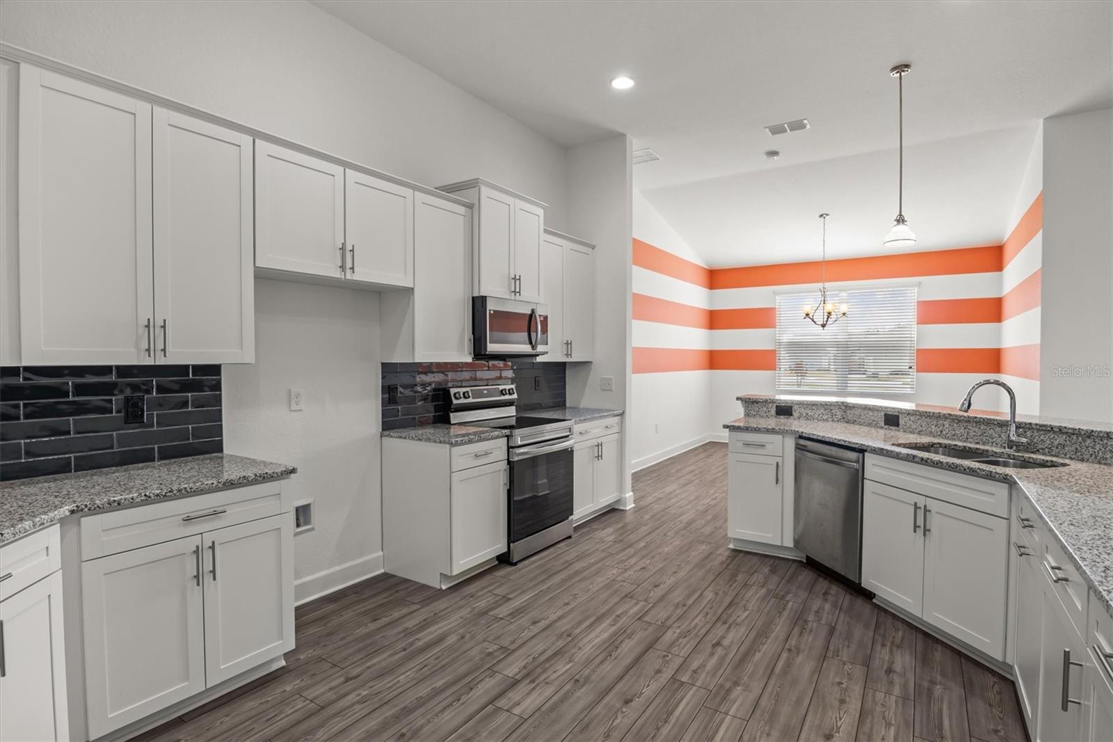 Image 18 of 51 For 530 Sanctuary Boulevard