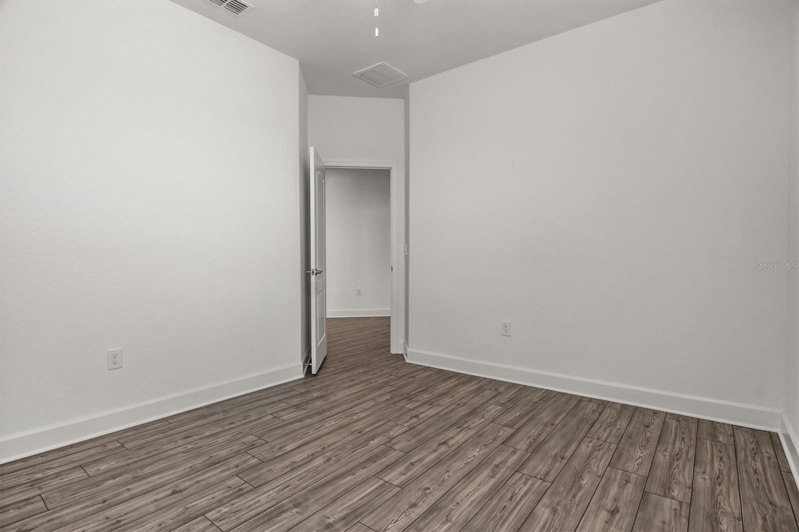 Image 34 of 51 For 530 Sanctuary Boulevard