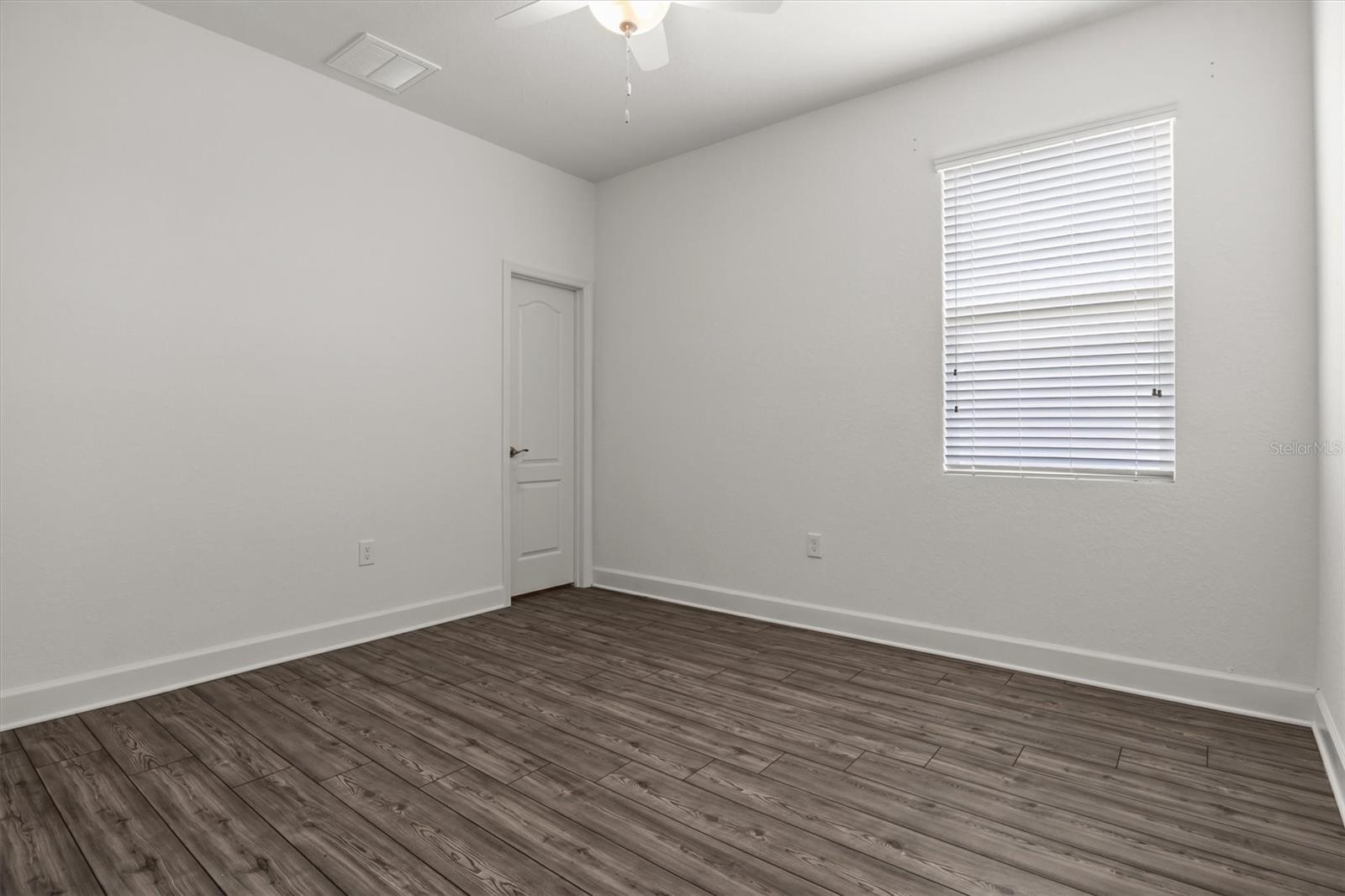 Image 35 of 51 For 530 Sanctuary Boulevard