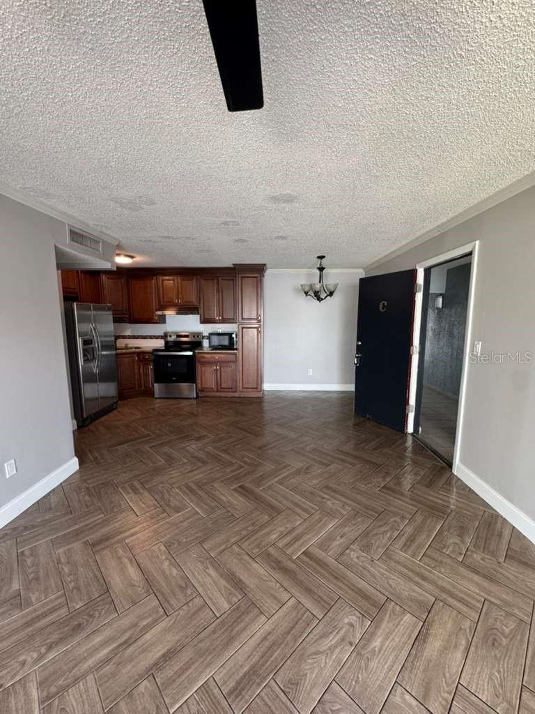 Image 3 of 13 For 911 Oak Ridge  C