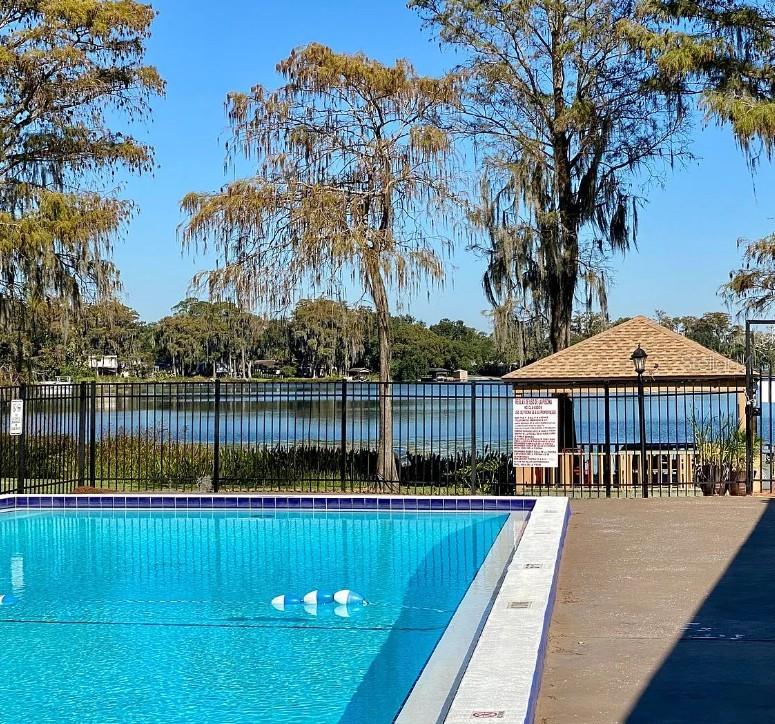 Image 6 of 13 For 911 Oak Ridge  C