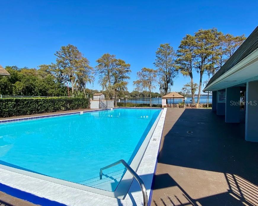 Image 7 of 13 For 911 Oak Ridge  C