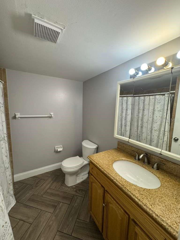 Image 9 of 13 For 911 Oak Ridge  C