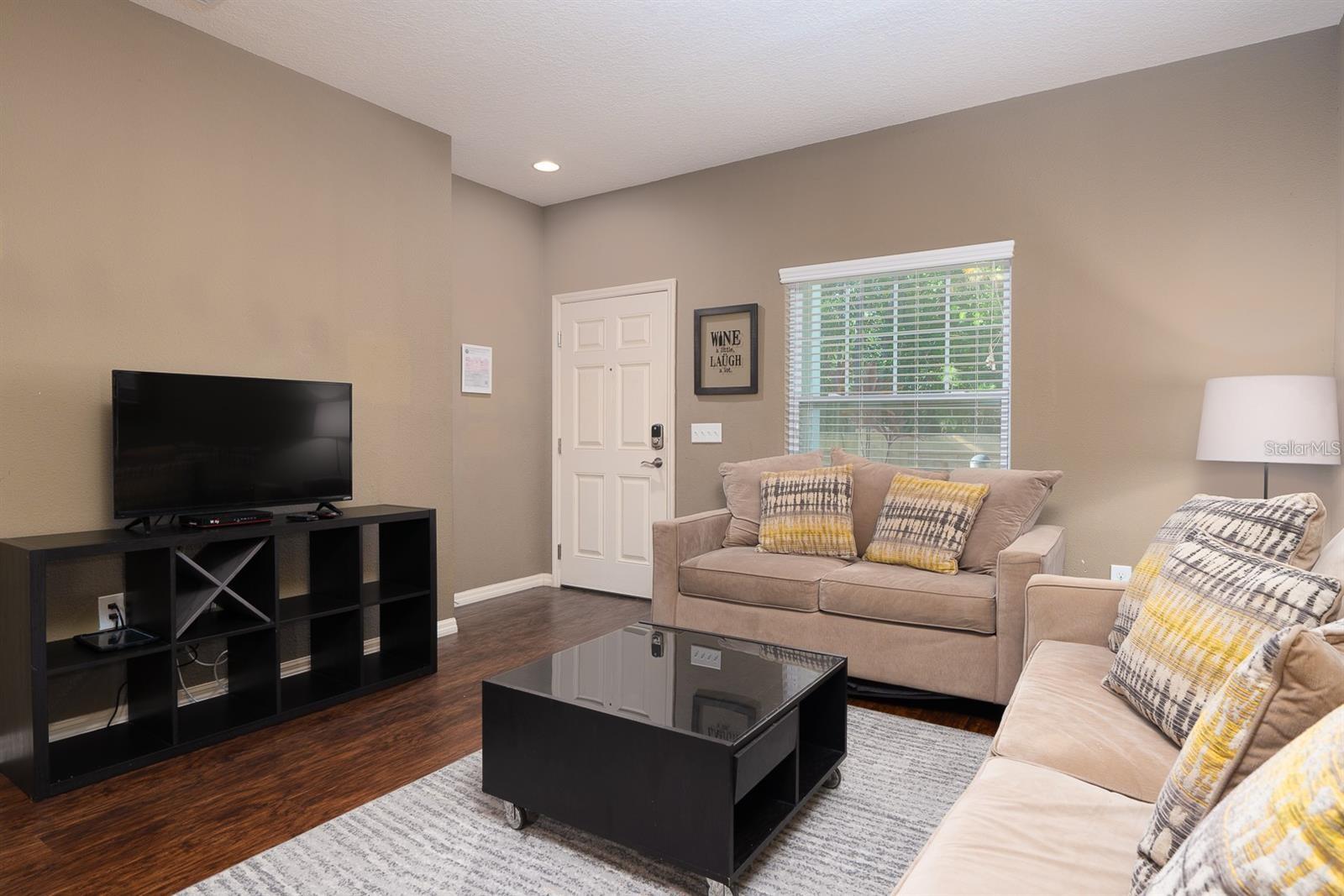 Image 4 of 24 For 8964 Silver Place