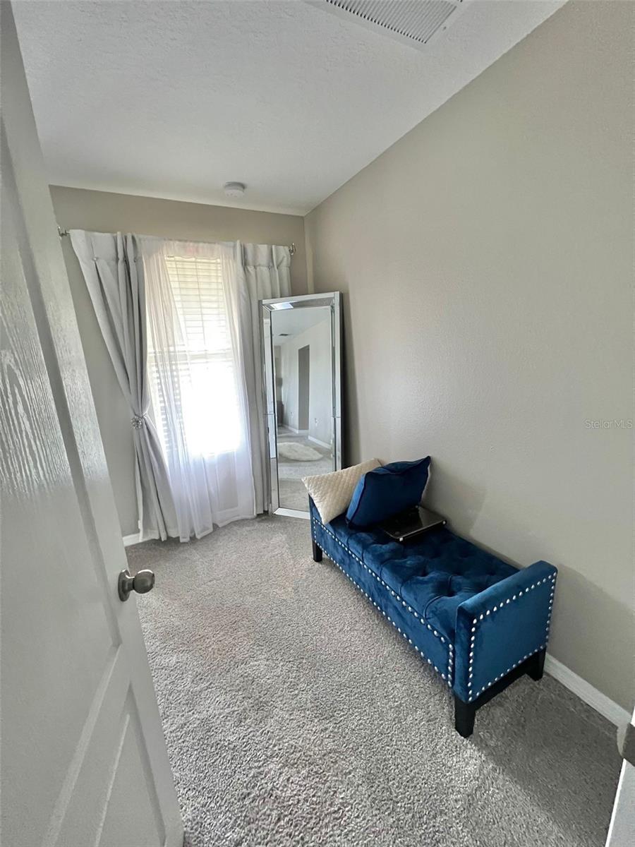 Image 10 of 17 For 2220 Grantham Avenue