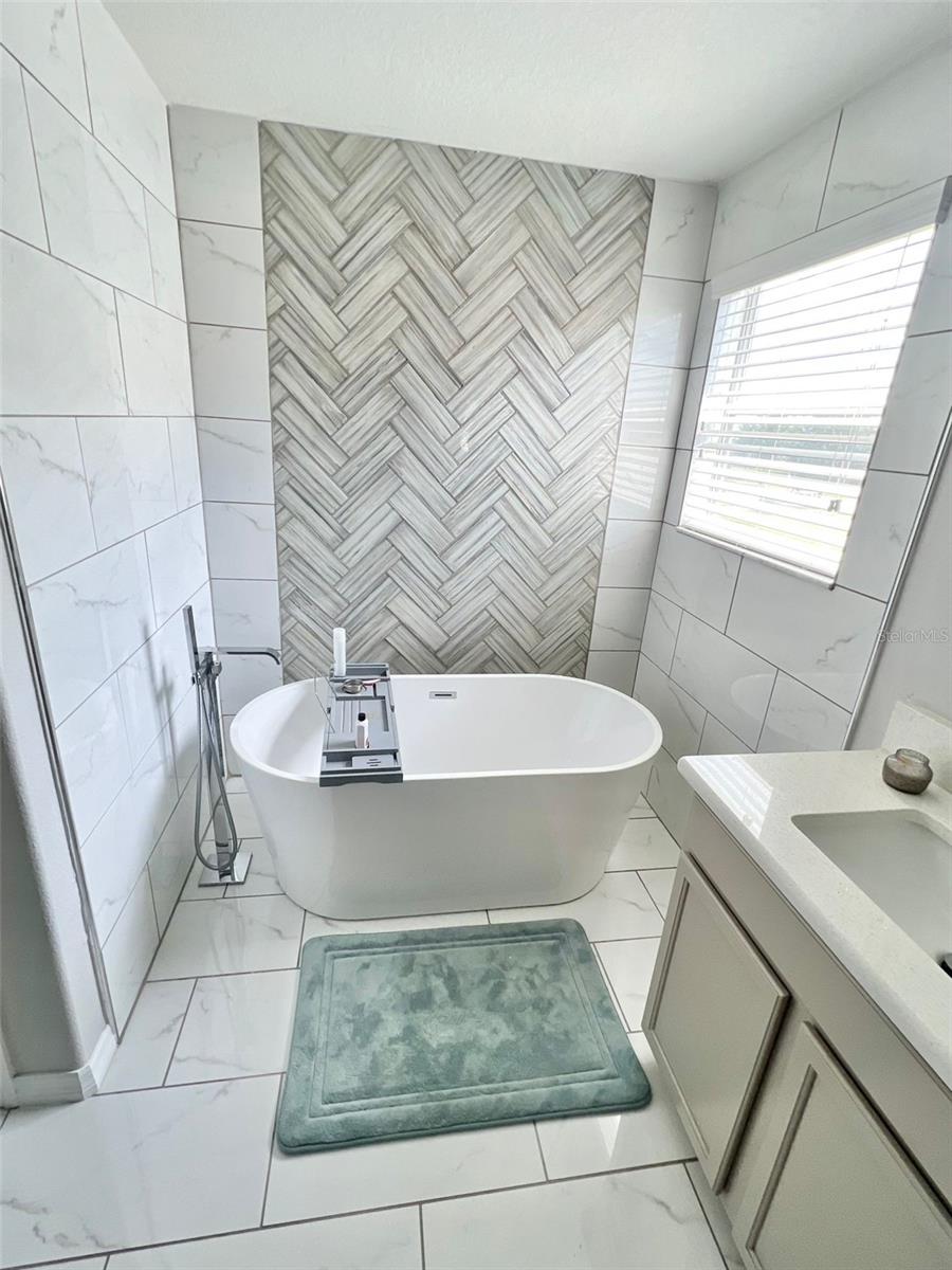 Image 13 of 17 For 2220 Grantham Avenue