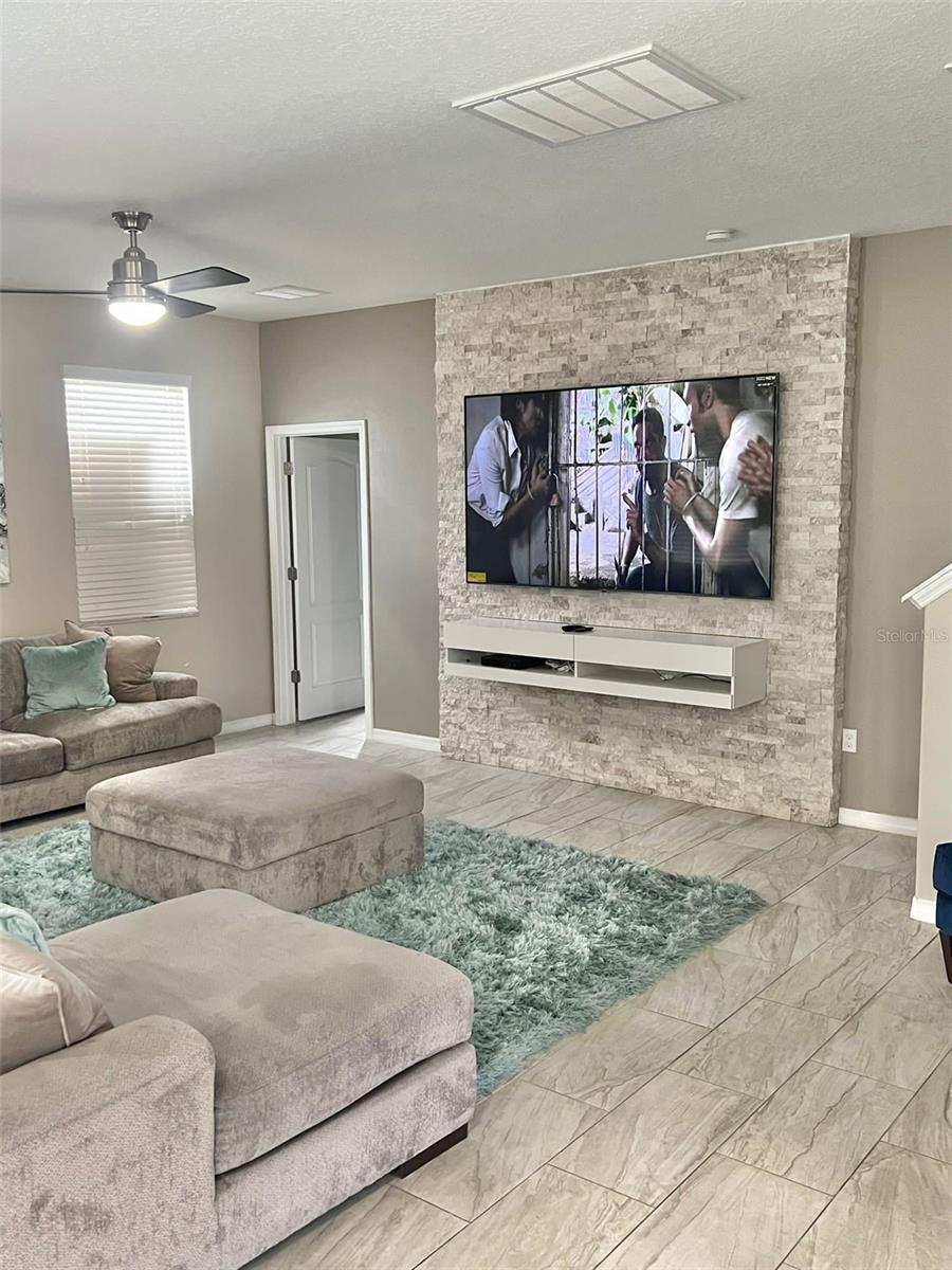 Image 7 of 17 For 2220 Grantham Avenue