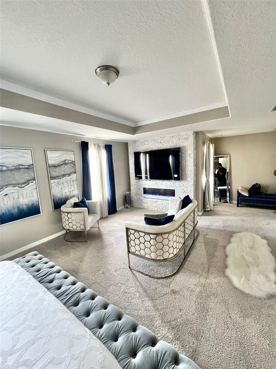 Image 9 of 17 For 2220 Grantham Avenue