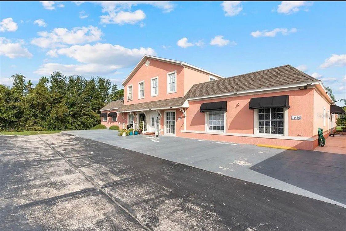 Image 2 of 16 For 1030 Universal Rest Place