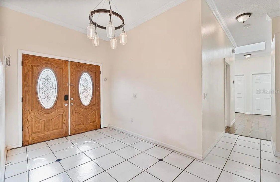 Image 4 of 16 For 1030 Universal Rest Place