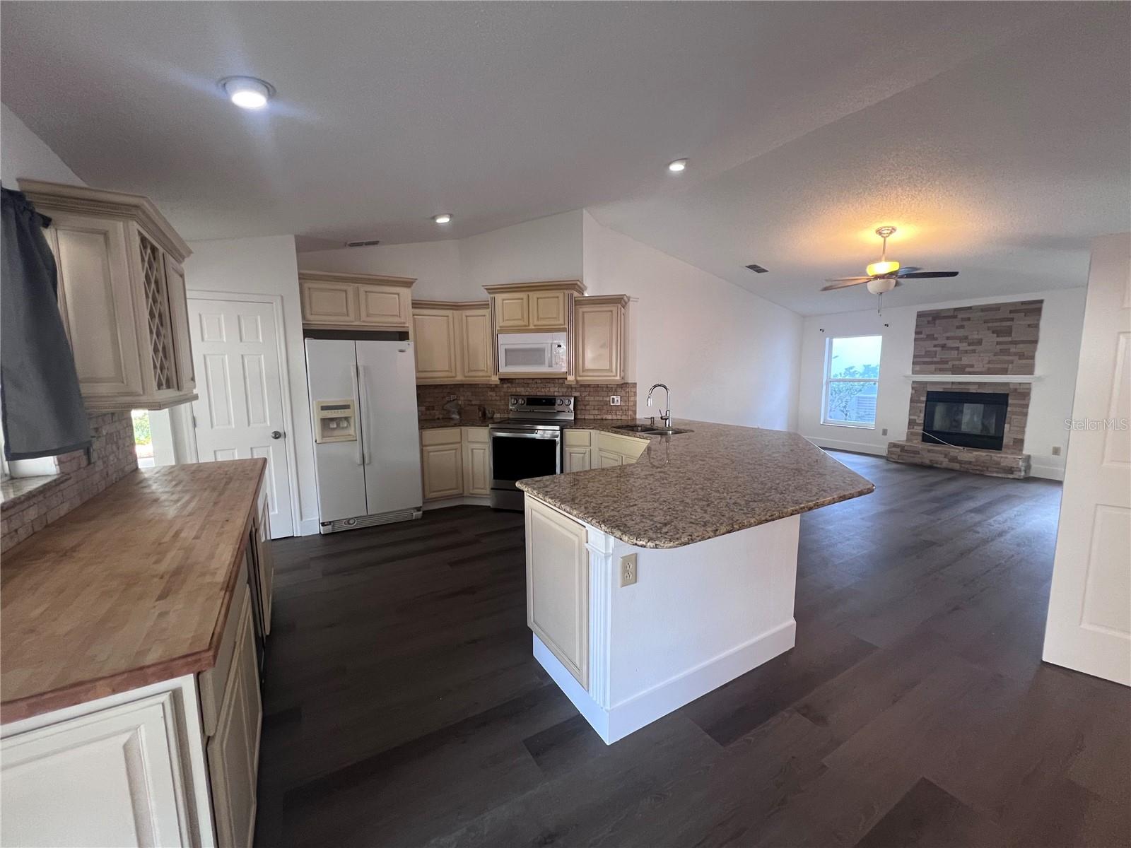 Image 14 of 37 For 9224 Sunflower Dr