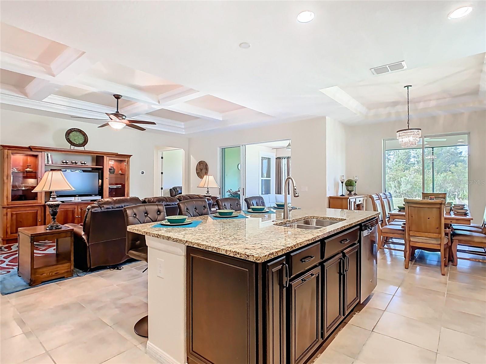 Image 17 of 81 For 819 San Raphael Street