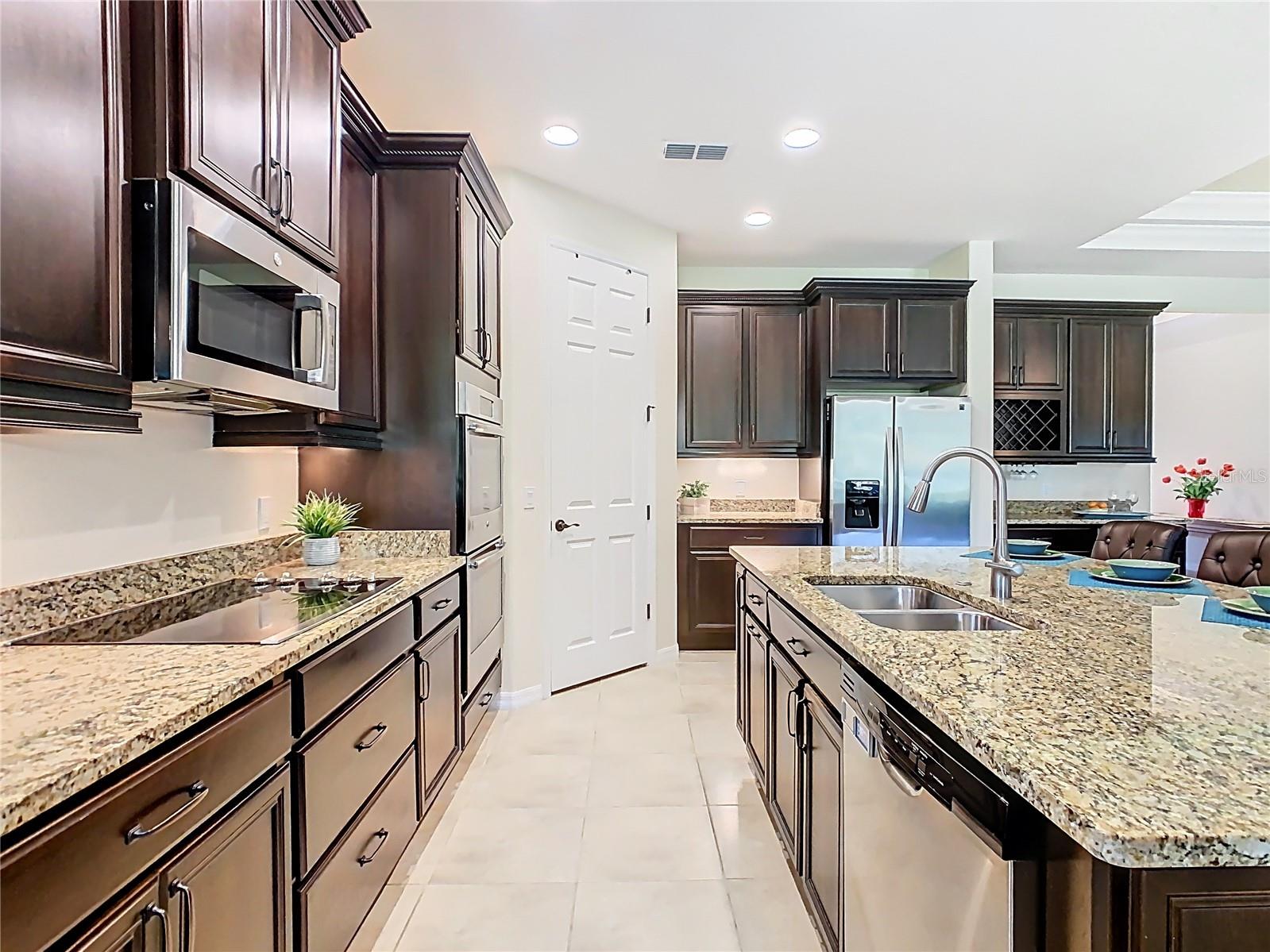 Image 19 of 81 For 819 San Raphael Street