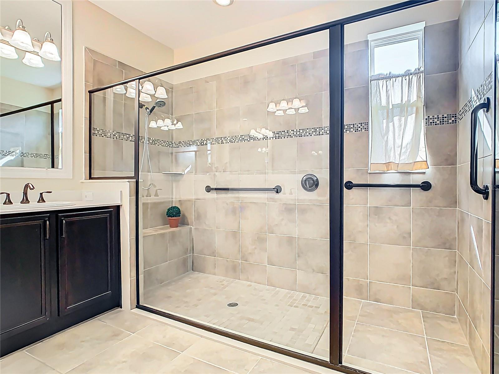 Image 27 of 81 For 819 San Raphael Street