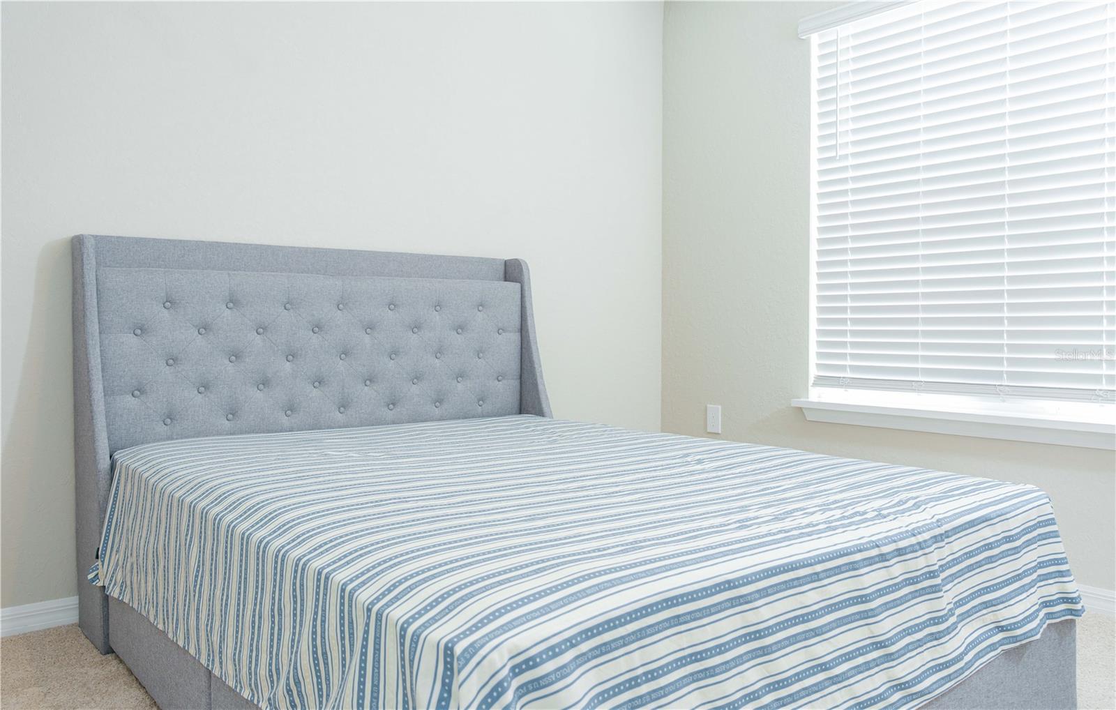 Image 17 of 39 For 387 Crossings Avenue