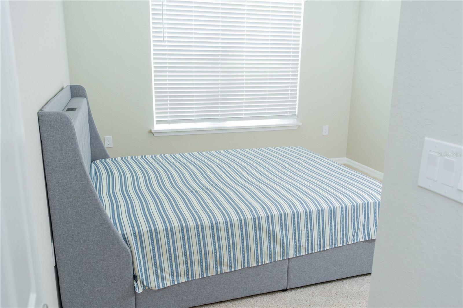 Image 18 of 39 For 387 Crossings Avenue