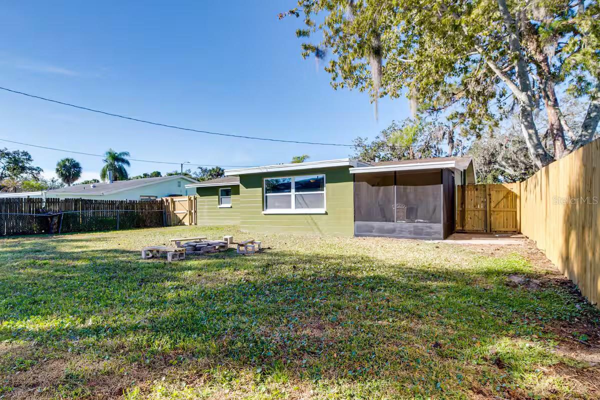 Image 3 of 21 For 7252 Dianne Drive