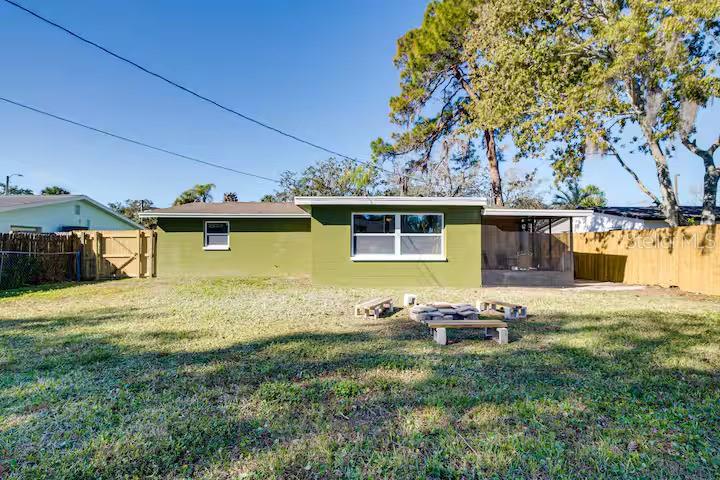 Image 4 of 21 For 7252 Dianne Drive