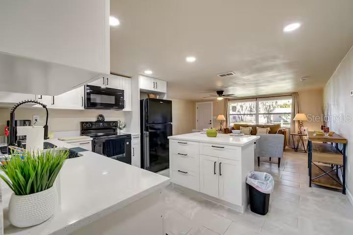 Image 7 of 21 For 7252 Dianne Drive