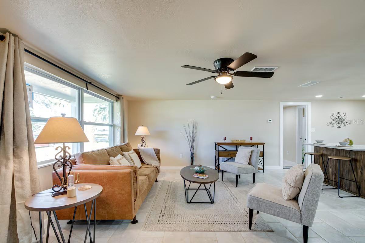 Image 8 of 21 For 7252 Dianne Drive