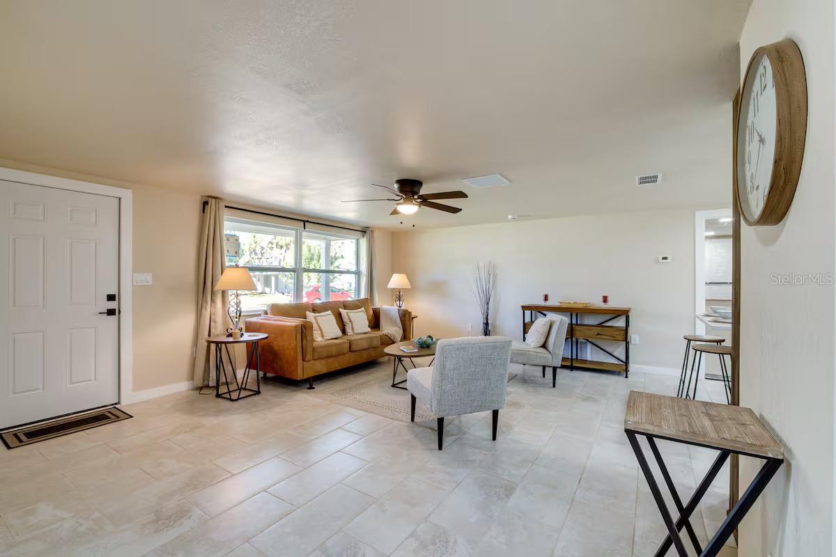 Image 9 of 21 For 7252 Dianne Drive