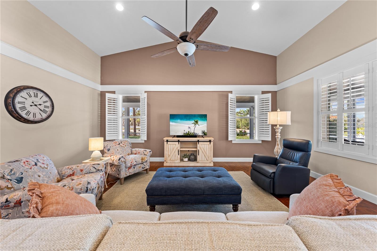 Image 11 of 73 For 4561 Henry J Avenue