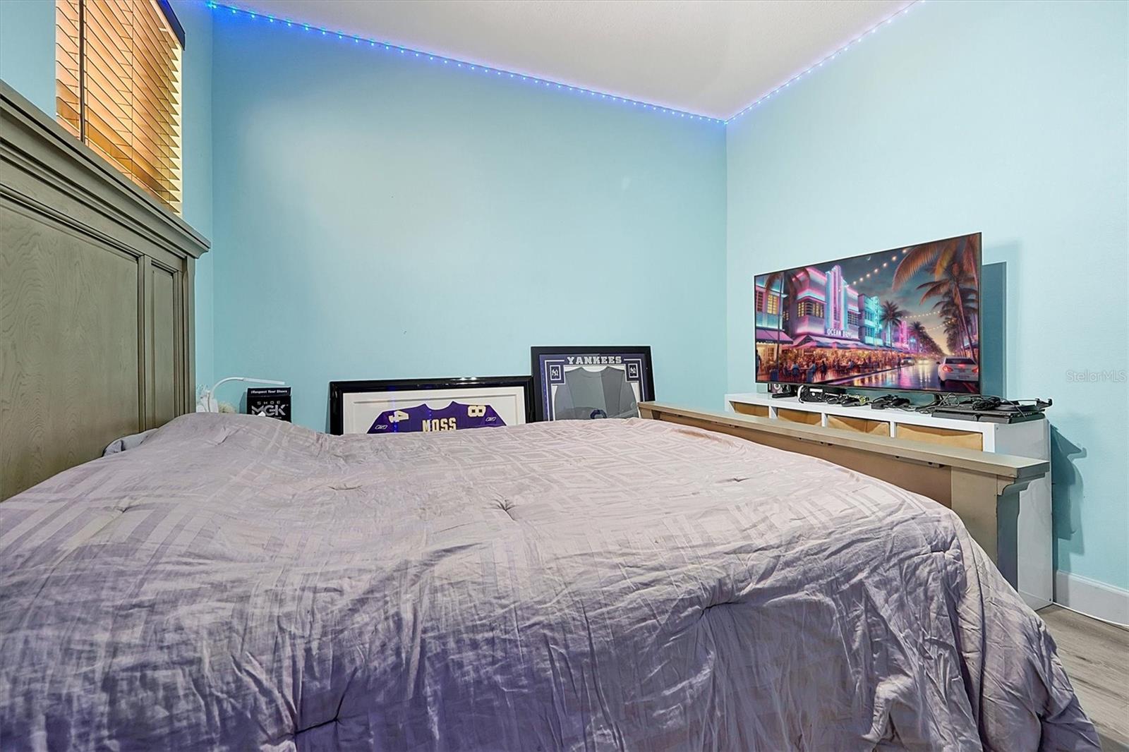 Image 21 of 59 For 168 Club Villas Lane